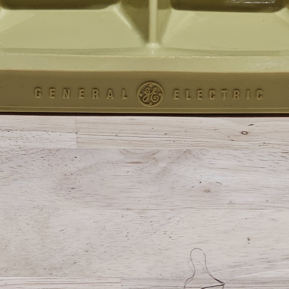MCM Harvest Wheat Gold 1970's VINTAGE General Electric GE Plastic Ice Cube Tray